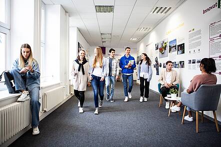 Foto: Studierende der Fachhochschule des Mittelstandes (FHM).