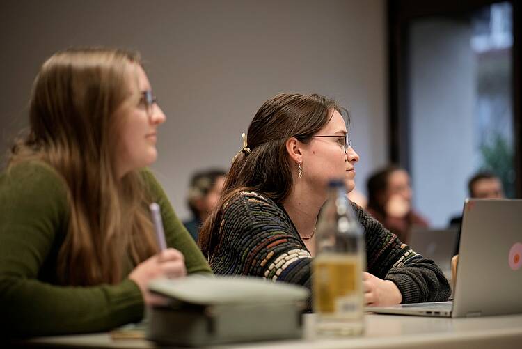 Foto: Vorlesung an der Evangelische Hochschule Tabor.