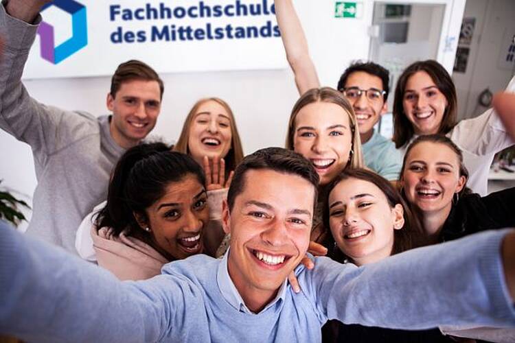 Foto: Studierende der Fachochschule des Mittelstands (FHM).