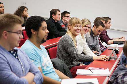 Studierende im Hörsaal Lippstadt (Foto: Hochschule Hamm-Lippstadt)