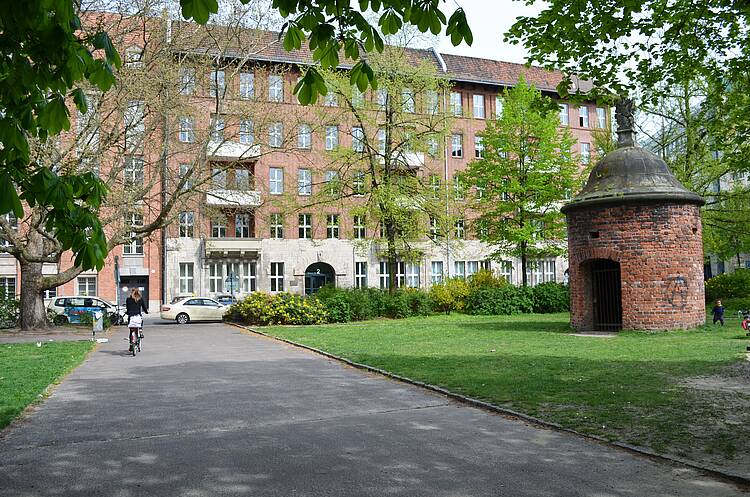 Foto: Blick auf das Hochschulgebäude der Psychologischen Hochschule Berlin