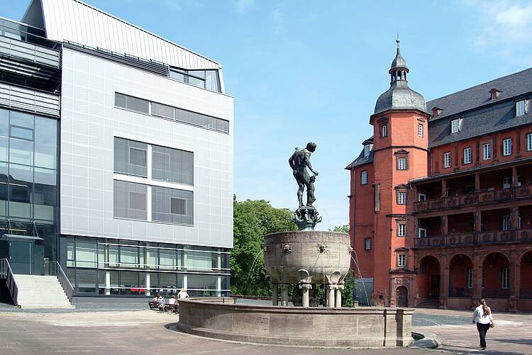 Foto: Blick über den Campus auf die Hochschulgebäude