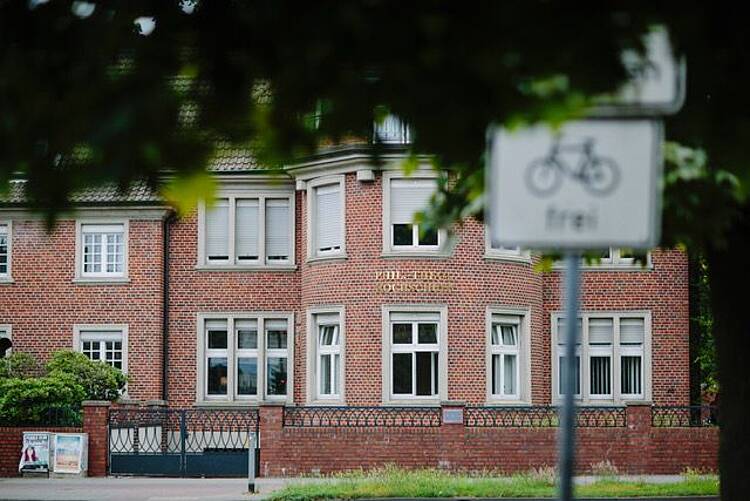 Foto: Blick auf das Hochschulgebäude der Philosophisch-Theologischen Hochschule Münster