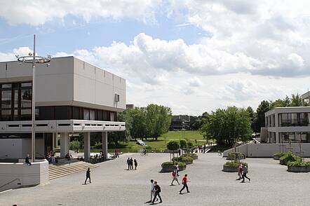 Foto: Blick auf Gebäude der Universität Regensburg