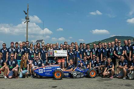 Foto: Aufnahme des Teams der PHWT Diepholz/Vechta, das am Wettbewerb Formula Student teilnimmt