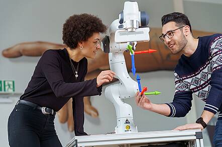 Foto: Studierende der Elektro- und Informationstechnik an der Technische Hochschule Georg Agricola