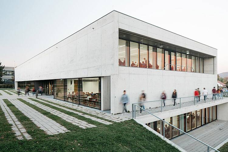 Foto: Gebäude der Aula der Hochschule Aalen von außen