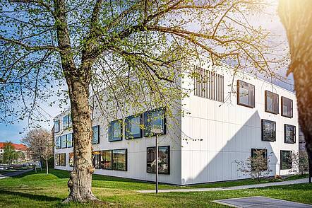 Laborgebäude der TU Freiberg (Foto: TU Bergakademie Freiberg)