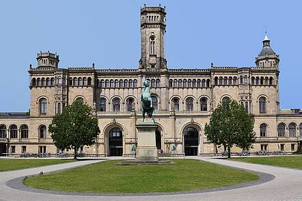 Foto: Blick auf die Front des Welfenschlosses Hannover 