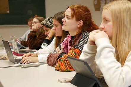 Foto: Vorlesung an der Evangelische Hochschule Tabor.