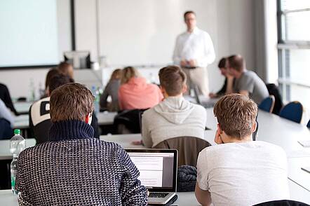 Foto: Studierende in einer Vorlesung