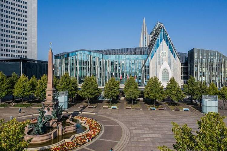 Foto: Blick auf das Paulinum und den Campus Augustusplatz der Universität Leipzig.