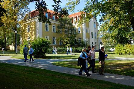 Foto: Blick auf den Campus Rechts- und Wirtschaftswissenschaften