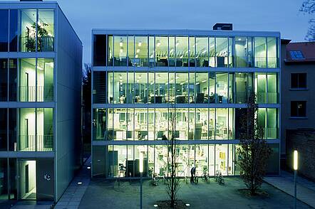 Image: View of the Kubus building, which houses the model workshops of the Faculty of Architecture and Urban Studies.