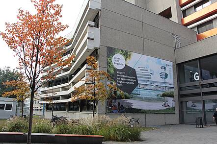 Foto: Eingang des Zentralen Campus der Hochschule