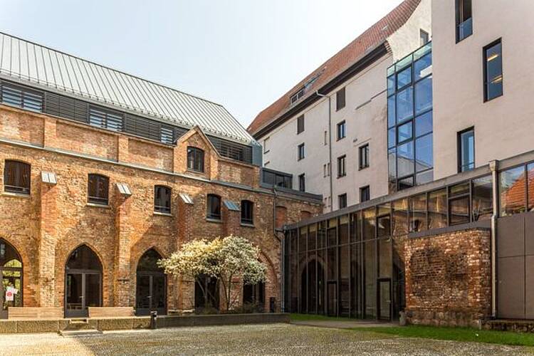 Foto: Innenhof der hmt Rostock 